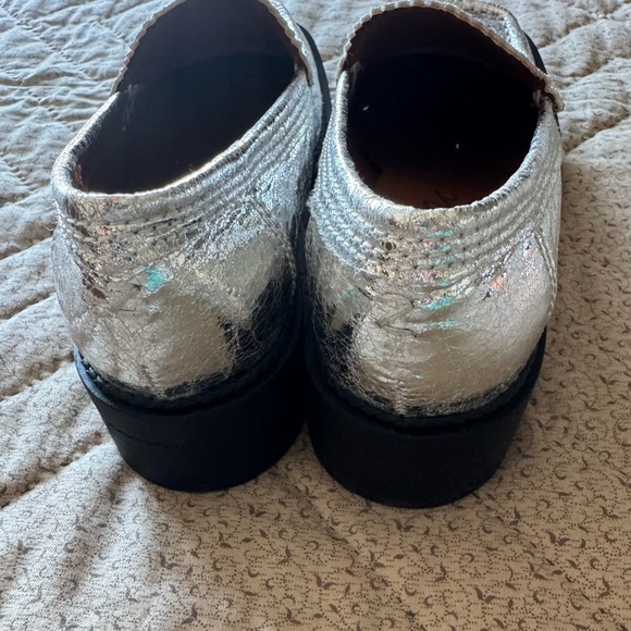 Zodiac Metallic Silver Loafers- super fun& sassy! Cute edging! FUN FASHION ๐๐ - Picture 5 of 14